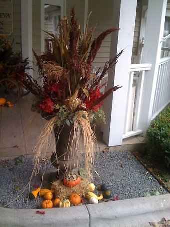 Geneva Inn Outdoor Fall Decor