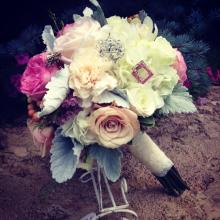 Brides bouquet with brooches