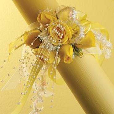 Yellow Spray Rose Wristlet