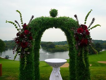 Grand Geneva Boxwood Arch