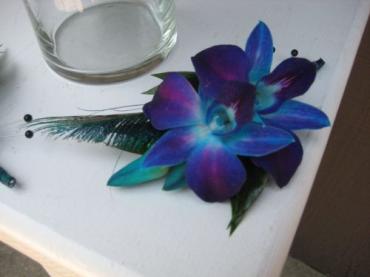 Osman Bouttonniere Blue Orchid
