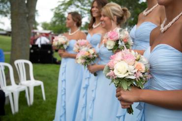 Kunes Pufhal bridesmaid bouquets