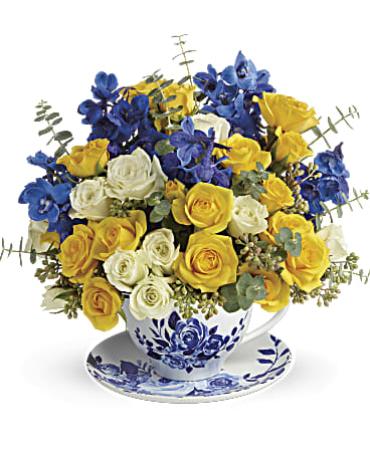 Teleflora\'s Pretty Teatime Bouquet